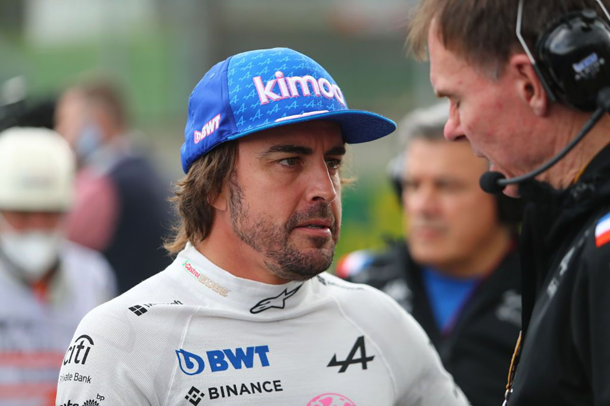 Fernando Alonso vai trocar a Alpine pela Aston Martin